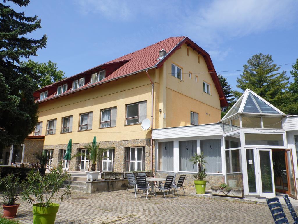 Hotel Kenese Balatonkenese Exterior photo