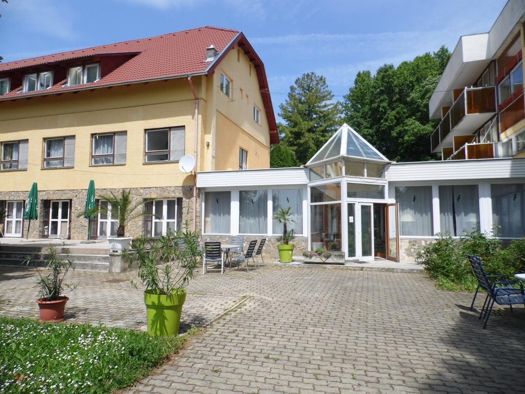 Hotel Kenese Balatonkenese Exterior photo