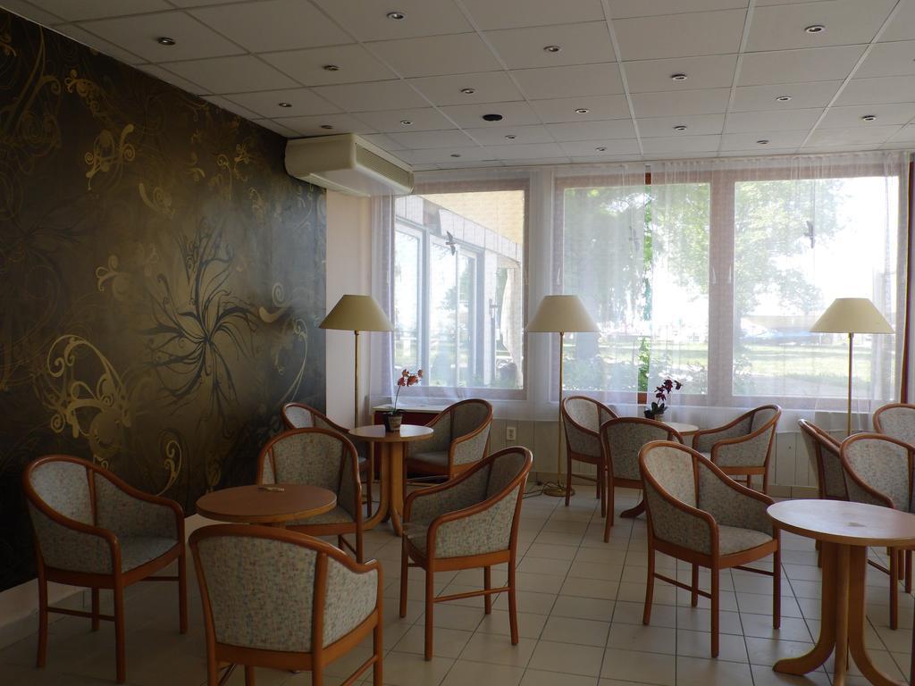 Hotel Kenese Balatonkenese Exterior photo