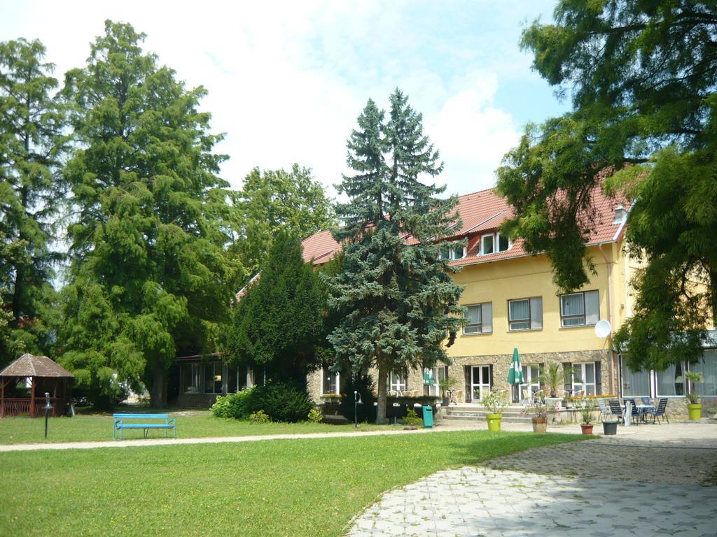 Hotel Kenese Balatonkenese Exterior photo