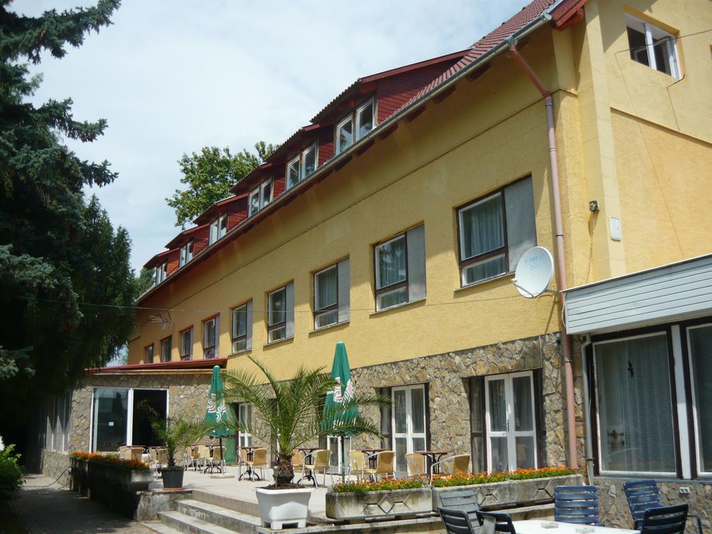 Hotel Kenese Balatonkenese Exterior photo