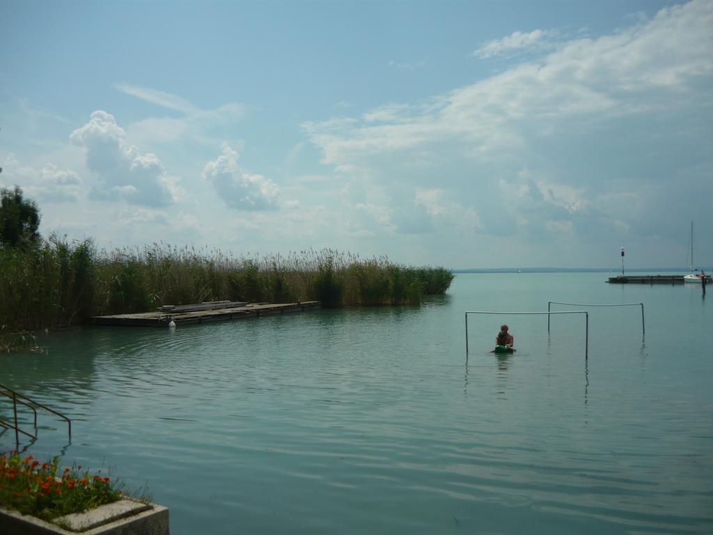 Hotel Kenese Balatonkenese Exterior photo