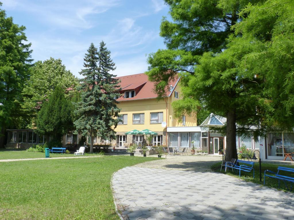 Hotel Kenese Balatonkenese Exterior photo