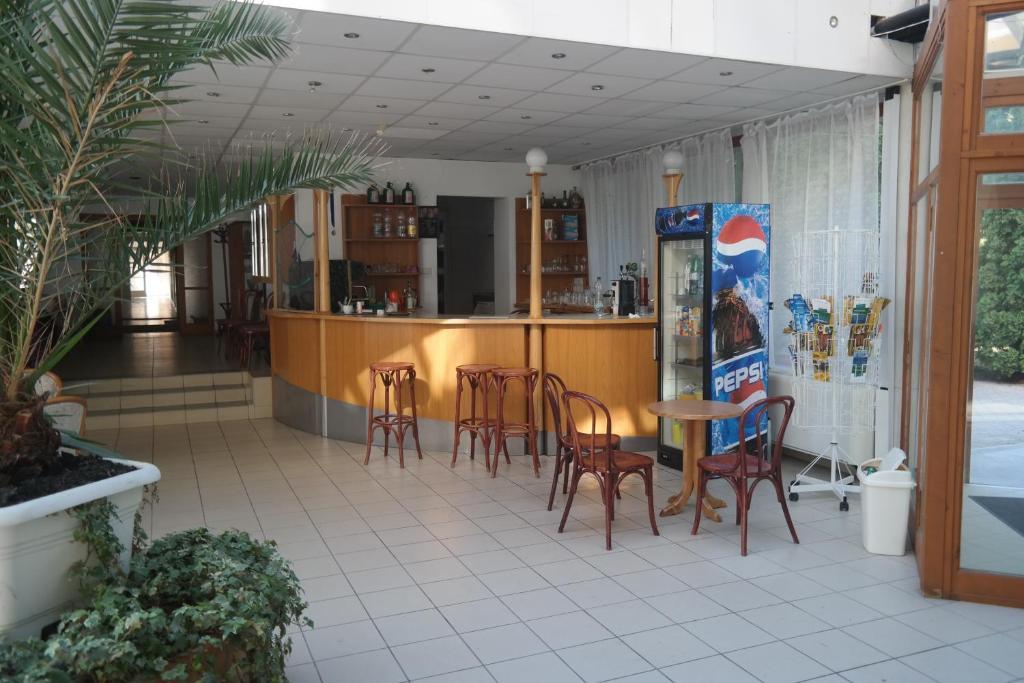 Hotel Kenese Balatonkenese Exterior photo